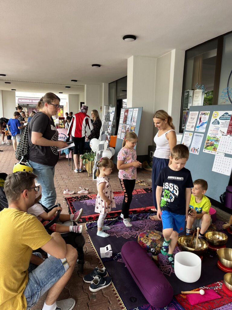 Kaash Yoga Kasia Mikutowicz 16 czerwca 2023 – „Piknik po sąsiedzku - Bezpieczne wakacje” zorganizowany przez “ Scena po sąsiedzku” w Legionowie 3