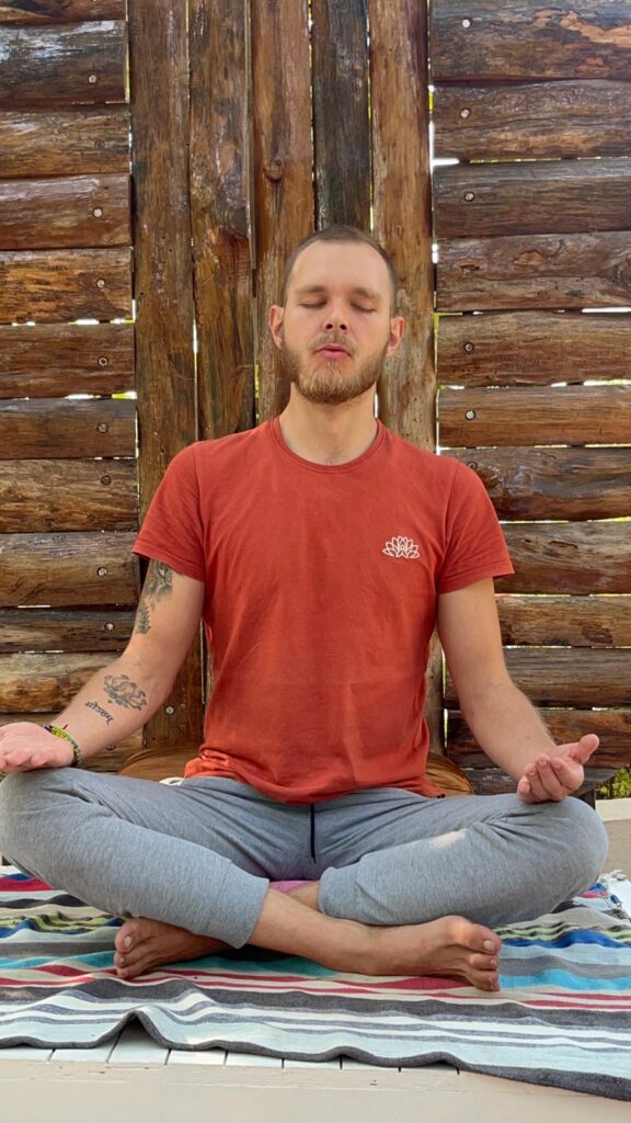Wakacyjne warsztaty w stylu indyjskim z jogą i dźwiękami 4-7 lipca w Ostoi Leleszki na Mazurach Kaash Yoga Kasia Mikutowicz joga wakacje face yoga masaż dźwiękiem